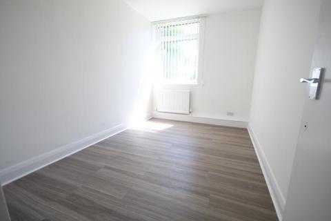 3 bedroom apartment to rent, Edgware HA8