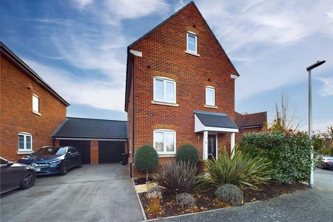 4 bedroom detached house for sale, Priors Gardens, Spencers Wood, Reading, Berkshire, RG7