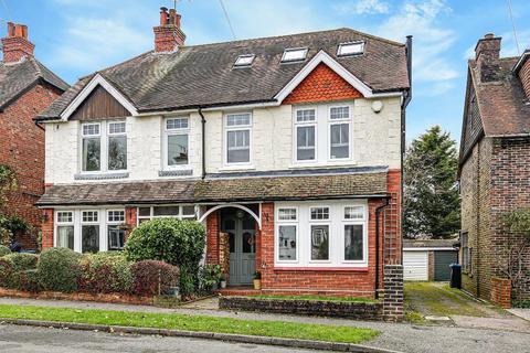 21 Warren Park, Warlingham, CR6 9LD