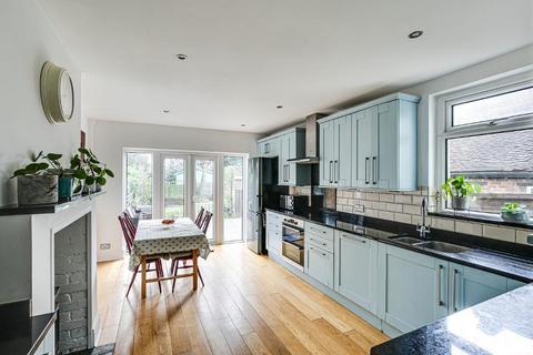 21 Warren Park, Warlingham, CR6 9LD