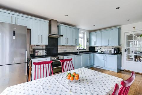 21 Warren Park, Warlingham, CR6 9LD