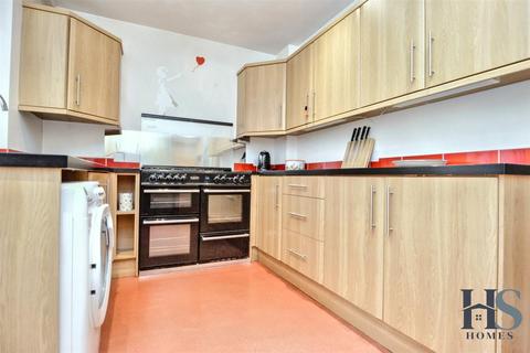 3 bedroom semi-detached house for sale, Perryfields Crescent, Bromsgrove