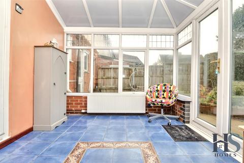 76 Perryfields Crescent, Bromsgrove, B61 8ST