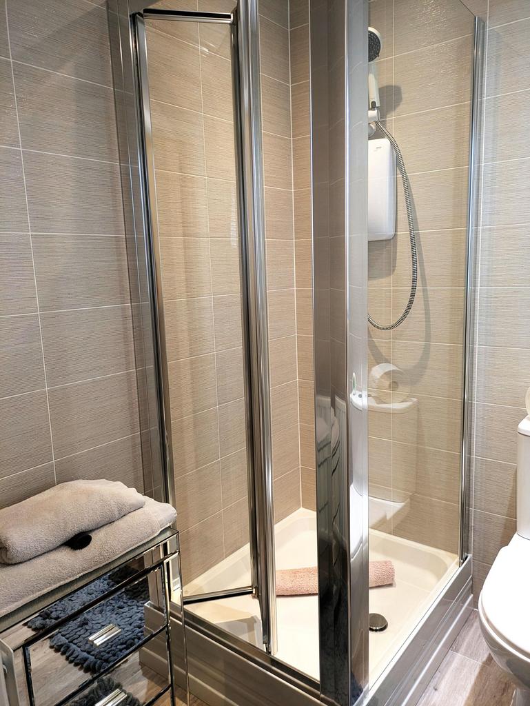 Master bedroom and en-suite shower room