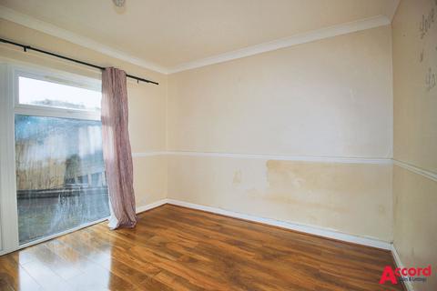 1 bedroom flat to rent, Great Gardens Road, Hornchurch, RM11