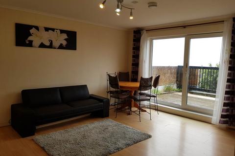 3 bedroom flat to rent, 14 Kinnaird Street, ,