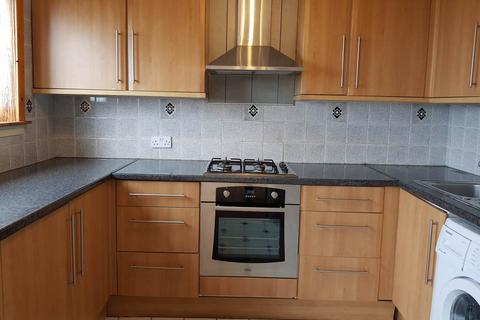 3 bedroom flat to rent, 14 Kinnaird Street, ,