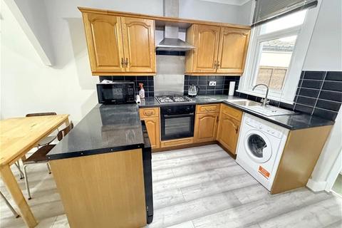 3 bedroom house to rent, Pond Road, Stratford