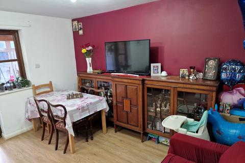 2 bedroom terraced house to rent, Hussain Close,Harrow