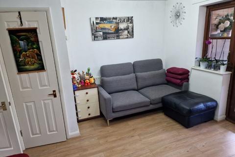 2 bedroom terraced house to rent, Hussain Close,Harrow