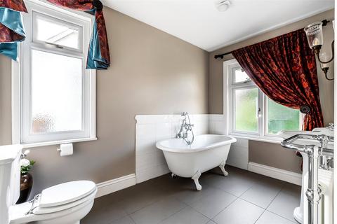 41 Deepdene Avenue, Dorking, RH5 4AA