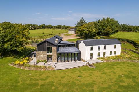 6 bedroom detached house for sale