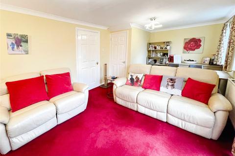 12 Brookfield, Thornwood, Epping, CM16 6NG