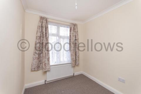 3 bedroom house to rent, Acre Lane, Surrey SM6