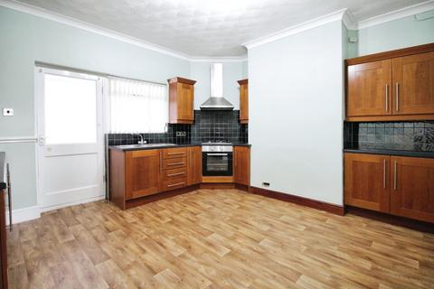 2 bedroom end of terrace house to rent, Kirkby Road, Pontefract WF9