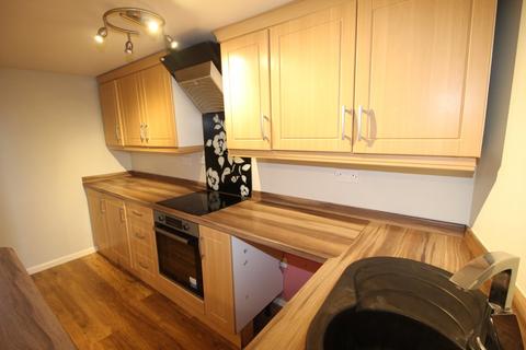 2 bedroom apartment to rent, North Lingwell Road, West Yorkshire LS10