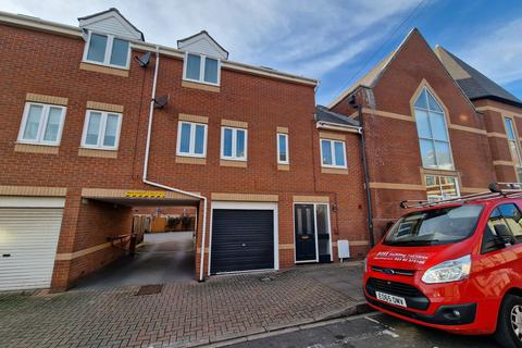 4 bedroom terraced house to rent, Adair Road, Southsea PO4