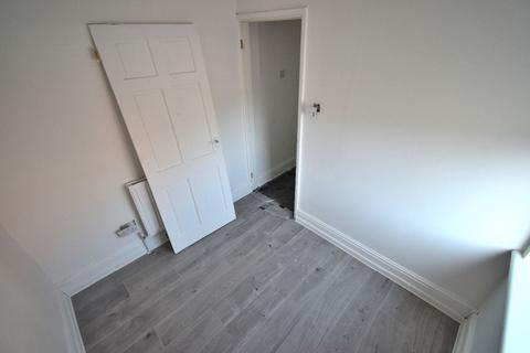 5 bedroom terraced house to rent, Lodge Road, West Bromwich, B70 8PL