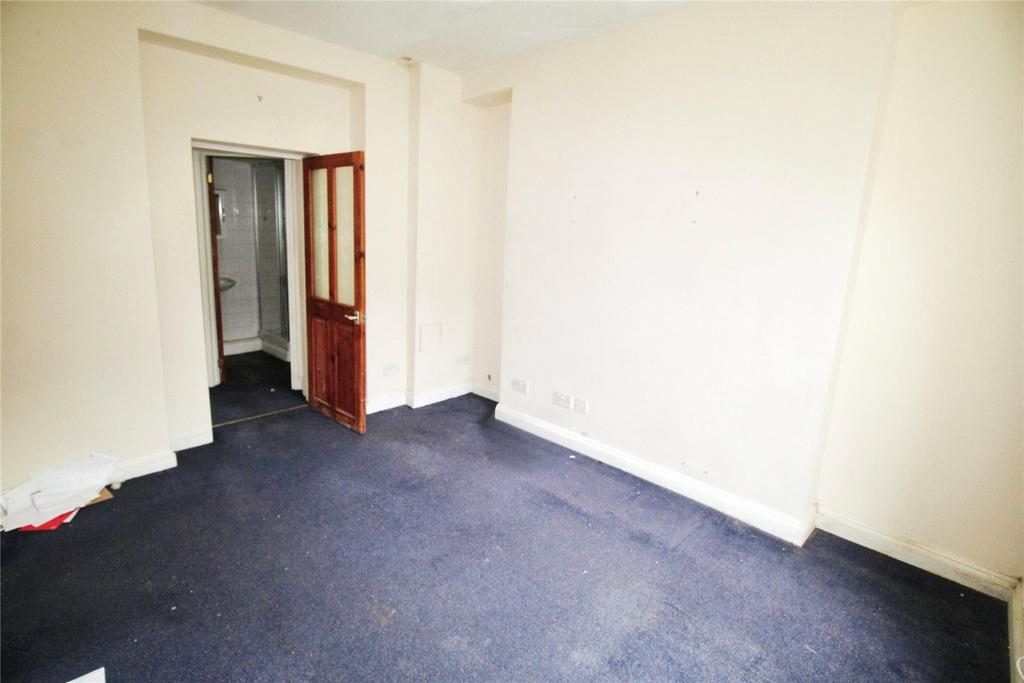 2 - Lounge/Bedroom