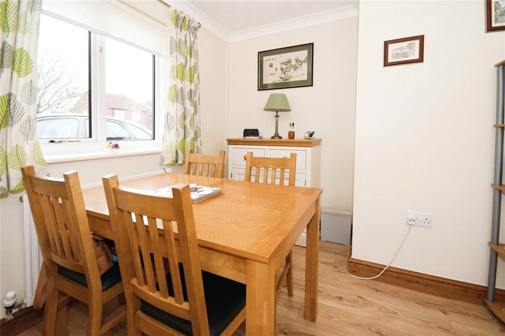 Bedroom 3/Dining Roo