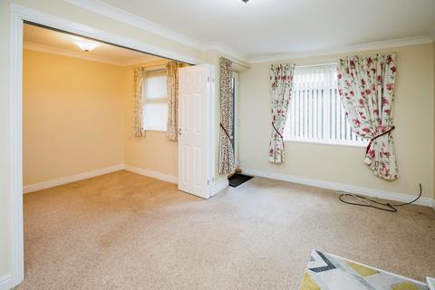 2 bedroom flat for sale, Regent Court, Oswestry SY11