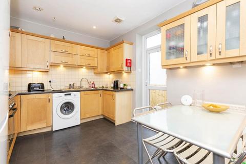 3 bedroom terraced house to rent, W12