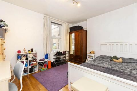 3 bedroom terraced house to rent, W12