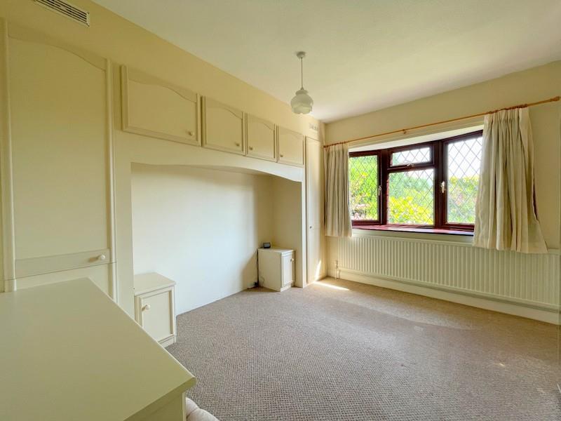 Bedroom 1.jpg