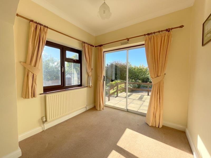 Adjoining dining area/garden room