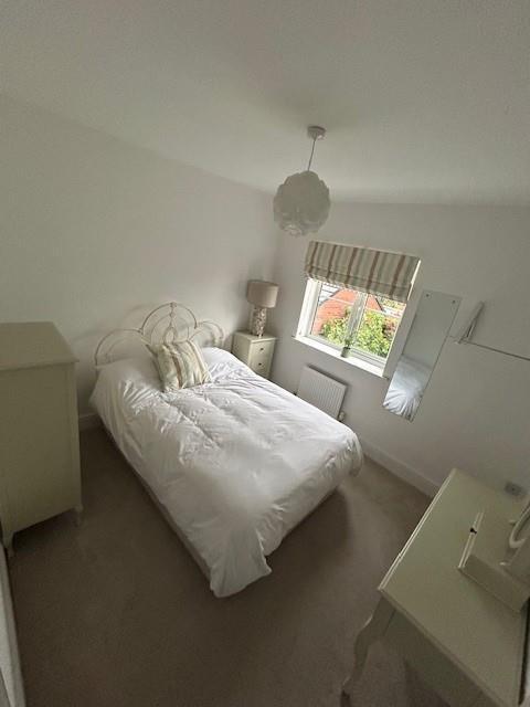 Bed 2.jpg
