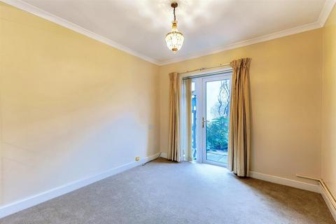 1 bedroom retirement property for sale, Knights Lane, Tiddington, Stratford-Upon-Avon