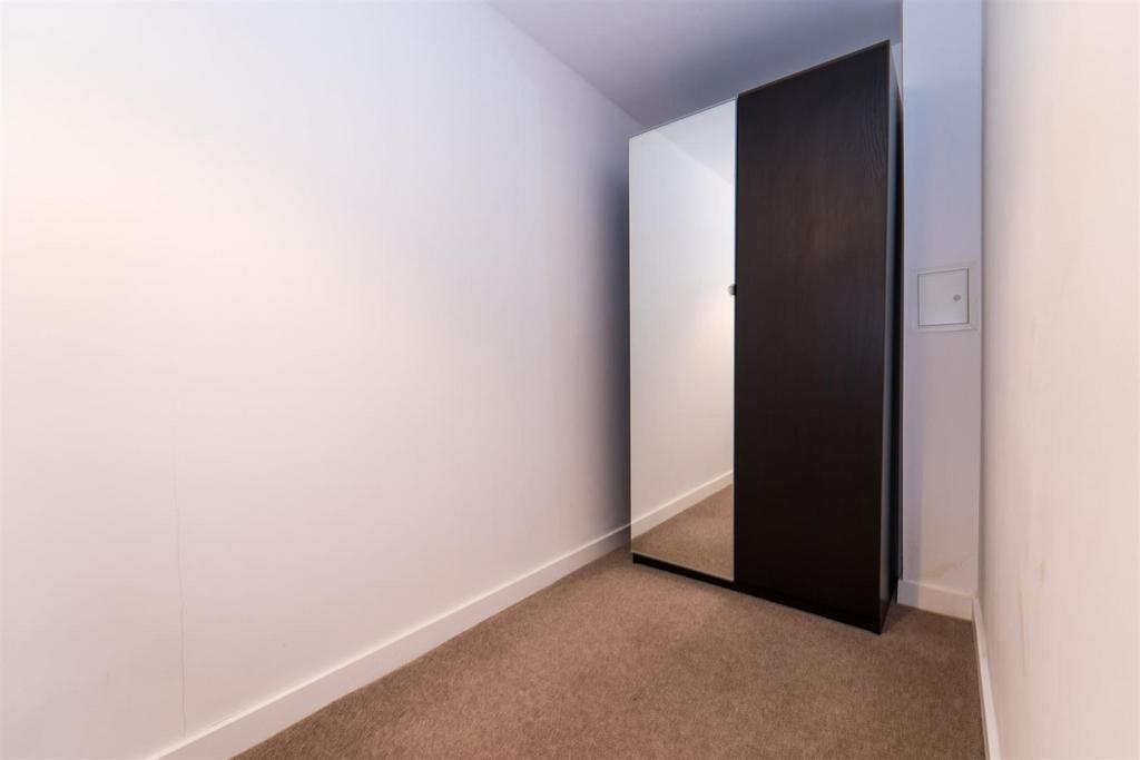 1st Bedroom (2).jpg