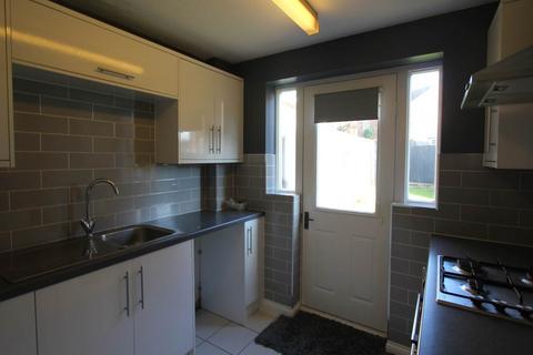 3 bedroom detached house to rent, Llanmead gardens, Rhoose, Vale of Glamorgan