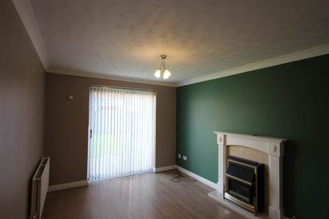 3 bedroom detached house to rent, Llanmead gardens, Rhoose, Vale of Glamorgan