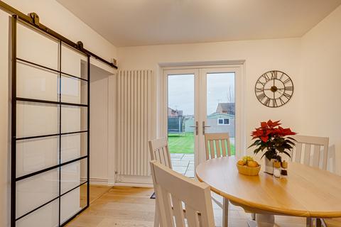 232 Blenheim Chase, Leigh-on-sea, SS9 3HQ