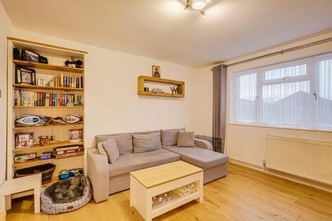 232 Blenheim Chase, Leigh-on-sea, SS9 3HQ