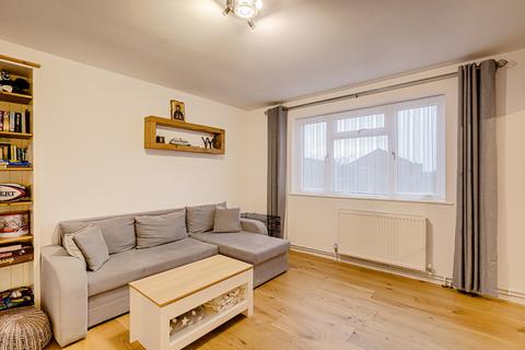 232 Blenheim Chase, Leigh-on-sea, SS9 3HQ