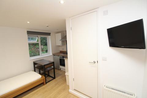 Studio to rent, Brookhill Road, Woolwich, SE18