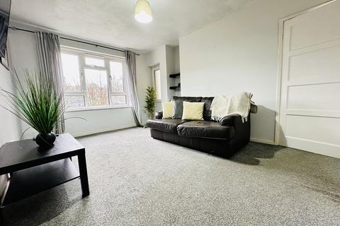 1 bedroom flat for sale, Larkhill Road, Leeds LS8