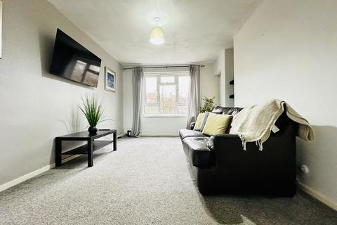 1 bedroom flat for sale, Larkhill Road, Leeds LS8