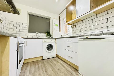 1 bedroom flat for sale, Larkhill Road, Leeds LS8