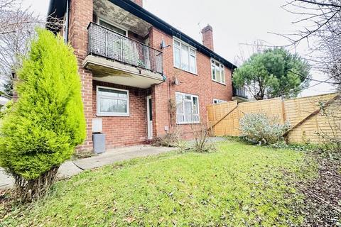 Flat - Larkhill Road, Leeds LS8