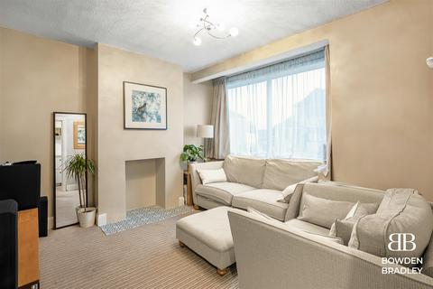9 Inverness Drive, Ilford, IG6 3BW