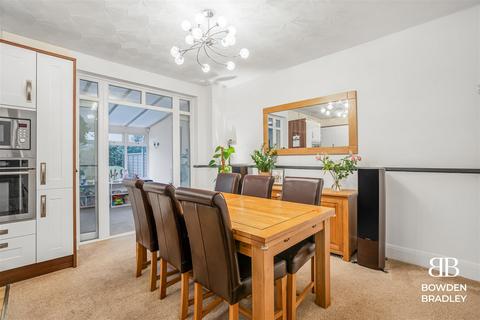 9 Inverness Drive, Ilford, IG6 3BW