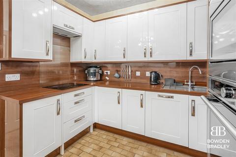 9 Inverness Drive, Ilford, IG6 3BW