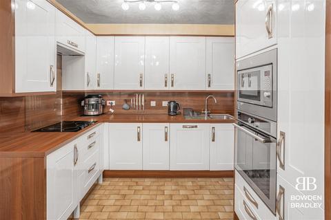 9 Inverness Drive, Ilford, IG6 3BW
