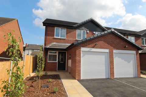 3 bedroom end of terrace house to rent, Clothier Street, Willenhall