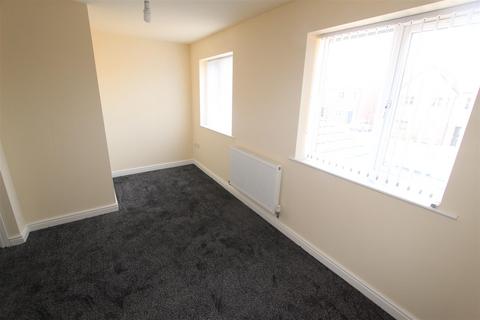 3 bedroom end of terrace house to rent, Clothier Street, Willenhall