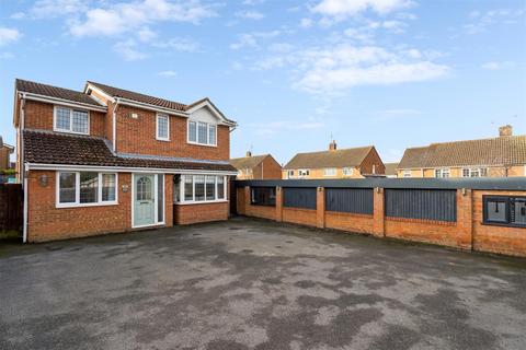 4 bedroom detached house for sale, Marley Fields, Leighton Buzzard, Bedfordshire