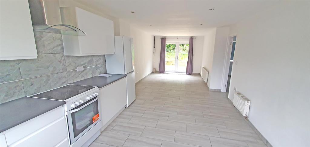 1 bed apartment living area.jpg